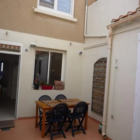 Maison De Pecheur Renovee Avec Cour Calme, A 50m De La Et Proche Et Commerces - Fr-1-92-702 * Les Sables-dʼOlonne